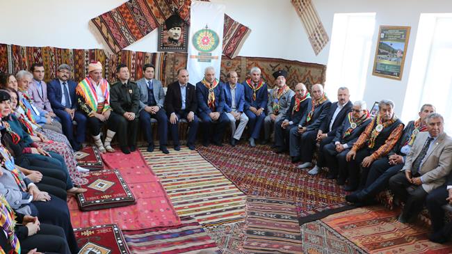 Vali Şehmus Günaydın hafta sonunda Senirkent ilçesine çalışma ziyareti gerçekleştirdi.