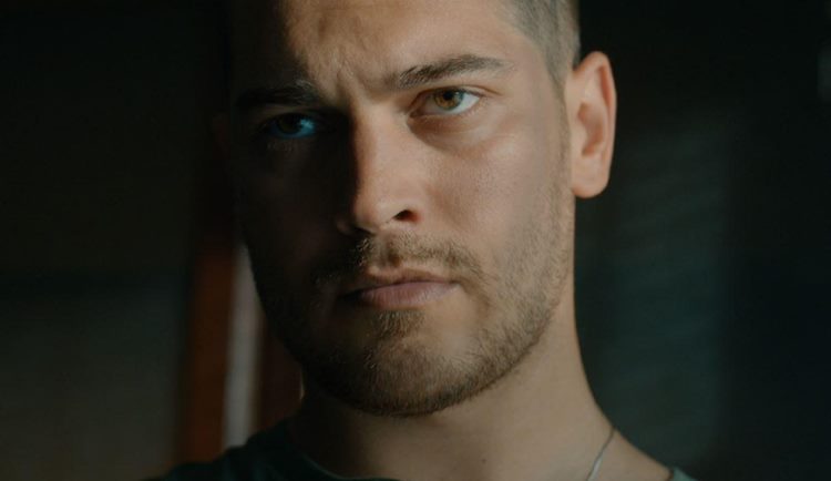 Alyanak, Celal’in adamlarına görünmeden kaçmayı başarır. Şimdi hayatta kalabilmek için