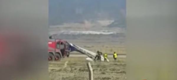 Süleyman Demirel Havalimanında eğitim uçuşu yapan bir uçak iniş yaptıktan