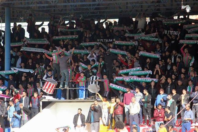 Isparta Davrazspor’un en büyük destekçilerinden 32 Gençlik Taraftar Grubu, kent