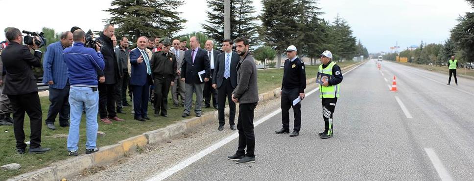 Isparta Vali Şehmus Günaydın yol yapım çalışmaları devam eden Isparta-Eğirdir