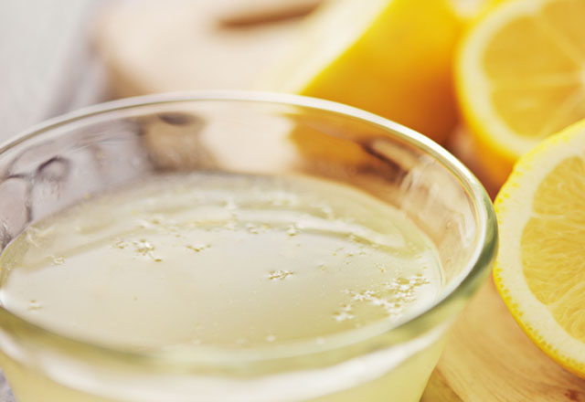 Baş ağrısından bitkisel yollarla kurtulmak mümkün. Bir bardak taze sıkılmış