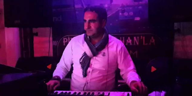 O Ses Türkiye 2016 sahnesine çıkan Erhan Sarıkaplan, Ölüyorum Kederimden