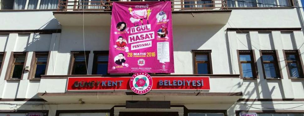 Gül Kenti Güneykent in geleneksel hale getirdiği Gül Hasat Festivali