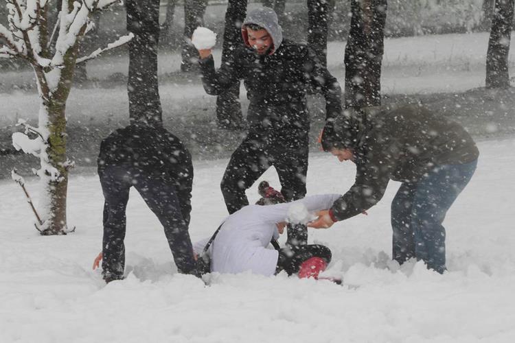 11.01.2017 Çarşamba günü yoğun kar yağışından dolayı il merkezindeki Resmi,