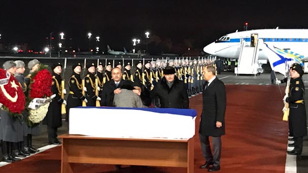 Ankara Esenboğa Havalimanı’nda düzenlenen devlet töreniyle Moskova’ya uğurlanan Karlov’un naaşını