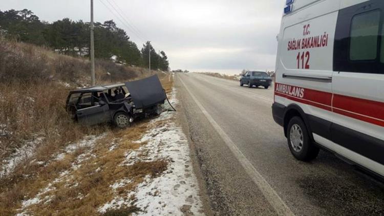 Isparta’nın Şarkikaraağaç ilçesinde seyir halindeki bir aracın önüne domuz çıkması