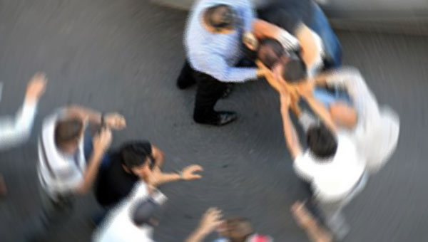 Isparta’da hal esnafları arasında kavga çıktı. Eğirdir Yolu üzerinde bulunan