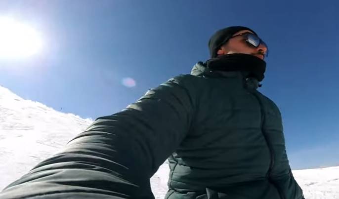 Türkiye’nin ünlü kayak merkezlerinden Toros Dağları’nın zirvesinde kurulu Davraz’da kayakseverler,