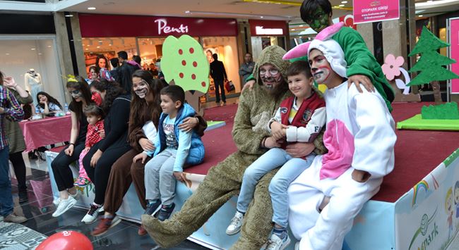 Atölye Maskot Tiyatrosu bu hafta sonu Iyaşpark’ta eğlenceli gösterileriyle miniklerle