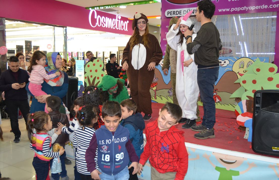 Atölye Maskot Tiyatrosu bu hafta sonu Iyaşpark’ta eğlenceli gösterileriyle miniklerle