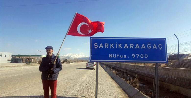 Rüyasında gördüğü Şehit Ömer Halisdemir’in mezarını ziyaret etmek için Burdur’dan