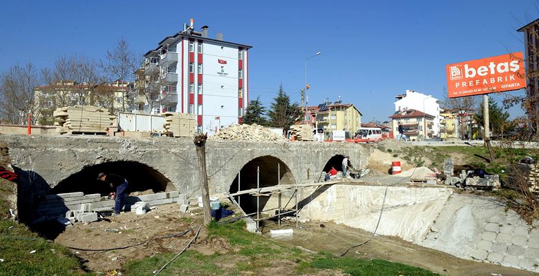 Isparta Belediyesi Çayboyu üzerindeki her biri farklı mimari özellik taşıyan
