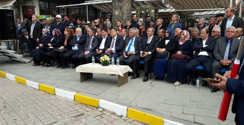 Isparta’nın Yalvaç ilçesinde, MHP’li ve AK Parti’li belediye başkanları, il