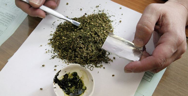 Isparta’nın Yalvaç İlçesi’nde düzenlenen operasyonda 500 gram esrar ele geçirildi, olayla