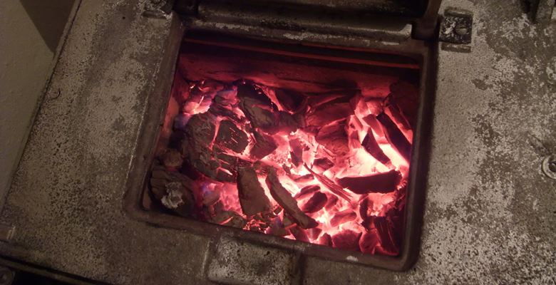 Isparta’nın Gelendost ilçesine bağlı Bağıllı Köyünde yaşlı çift sobadan sızan