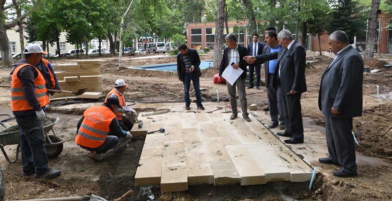 Isparta’nın şehir merkezinde bulunan Atatürk Parkında yenileme çalışmaları başlatıldı. Çalışmalar