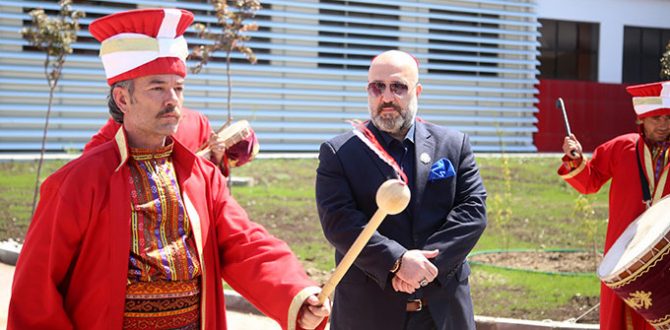2. Abdülhamid’in torunu SDÜ’de böyle karşılandı