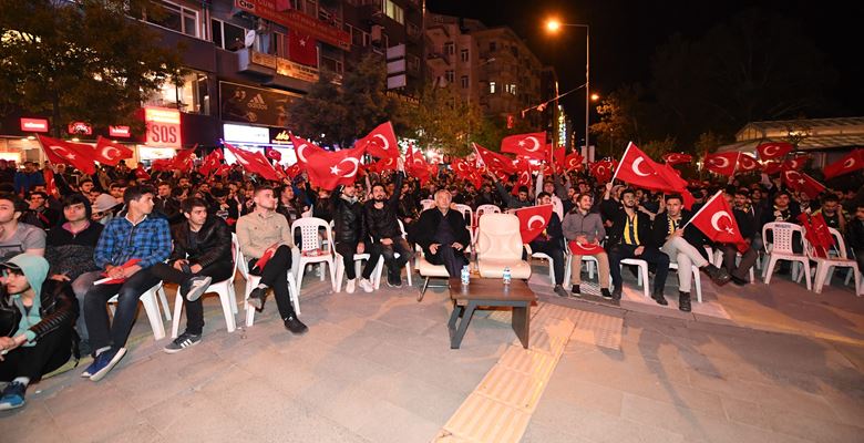 Euroleague Final Four’da final heyecanı nefes kesti. Fenerbahçe, basketbolun en