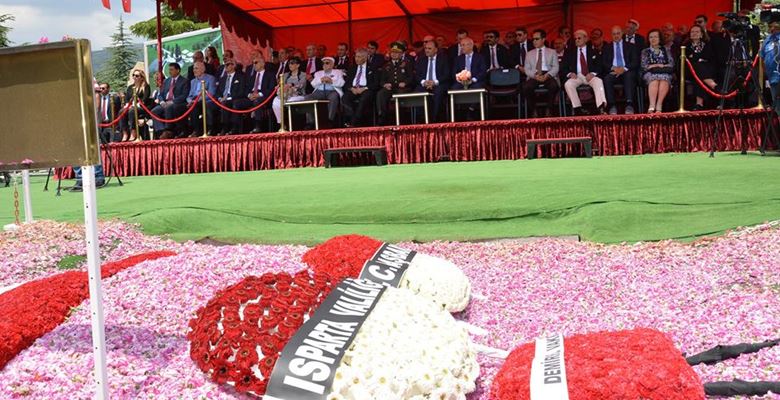 9’uncu Cumhurbaşkanı Süleyman Demirel, ölümünün ikinci yılında memleketi Isparta’daki mezarı