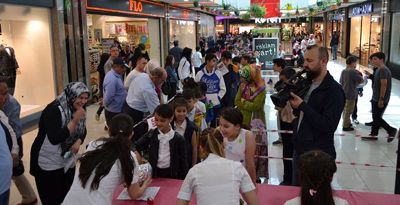 Iyaşpark Alışveriş ve Yaşam Merkezi okulların yaz tatiline girmesiyle birlikte