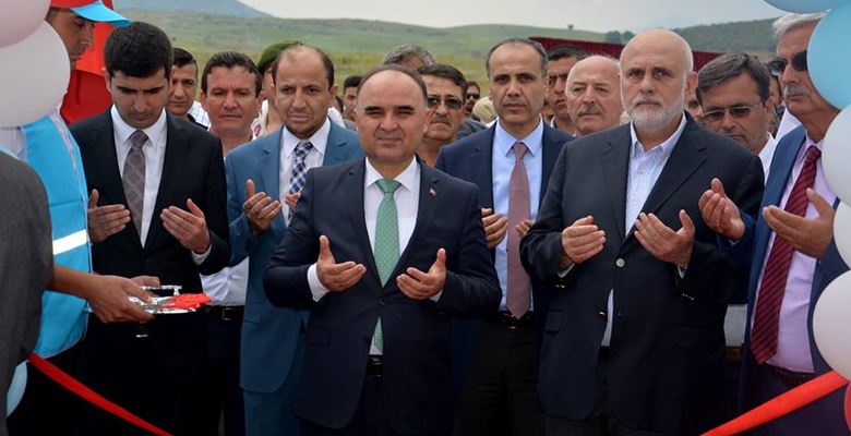 Isparta İl Özel İdaresi, köy grup yollarında sıcak asfalt çalışmalarını