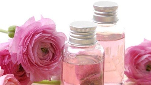 Kozmetik sanayinin en pahalı hammaddelerinden biri olan gülyağından bir kilo