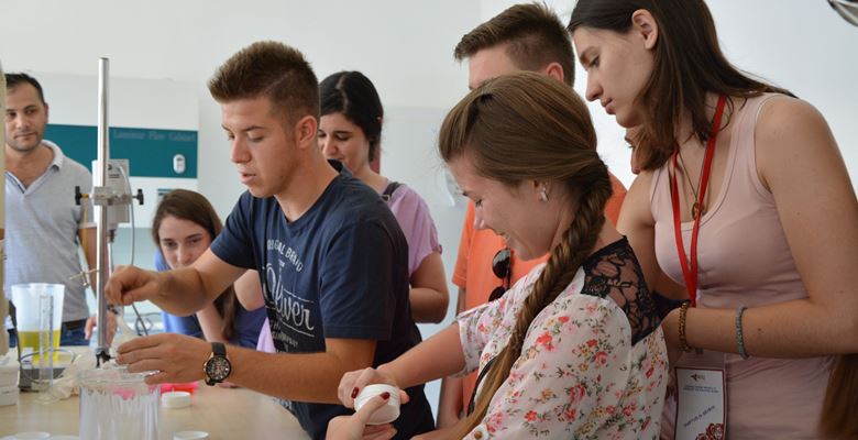 SDÜ Gül ve Gül Ürünleri Araştırma ve Uygulama Merkezi (GÜLAR)