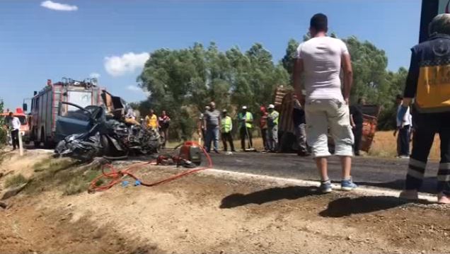 Yalvaç-Şarkikaraağaç karayolunda feci bir trafik kazası meydana geldi. Kazada otomobil
