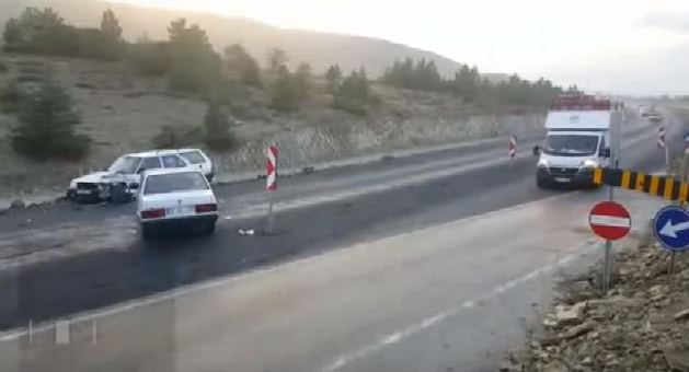 Isparta'nın Şarkikaraağaç ilçesi feci bir trafik kazası meydana geldi. İki