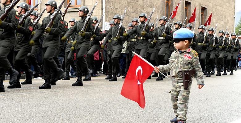 Cumhuriyetimizin kuruluşunun 94’üncü yıldönümü Isparta’da coşkuyla kutlandı. 15 Temmuz Cumhuriyet