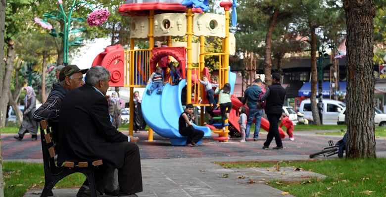 Isparta Belediyesi Park ve Bahçeler Müdürlüğü tarafından Yedişehitler Parkının yenilenmesi