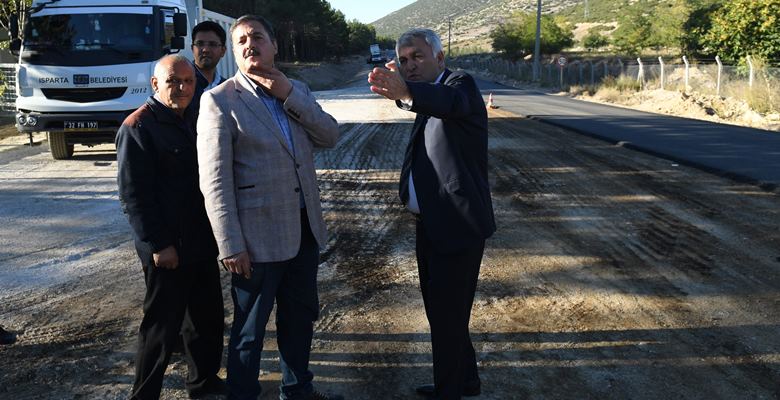 Isparta Belediyesi, eski Burdur yolunda dayanıklı asfalt çalışması gerçekleştirdi. Sokak