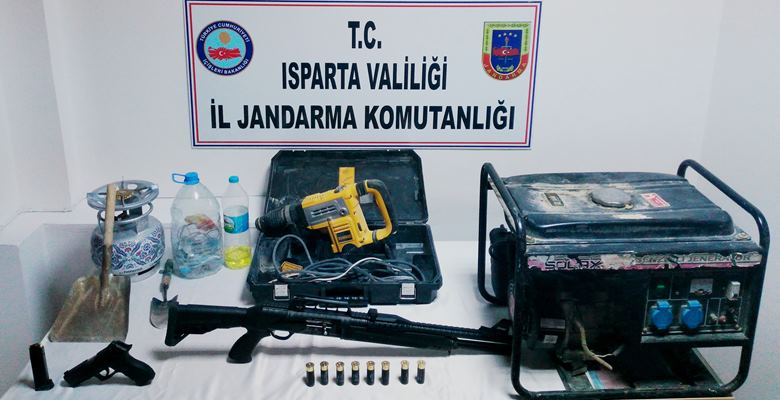 Isparta’da kaçak kazı yapan 5 kişi jandarma ekipleri tarafından gözaltına