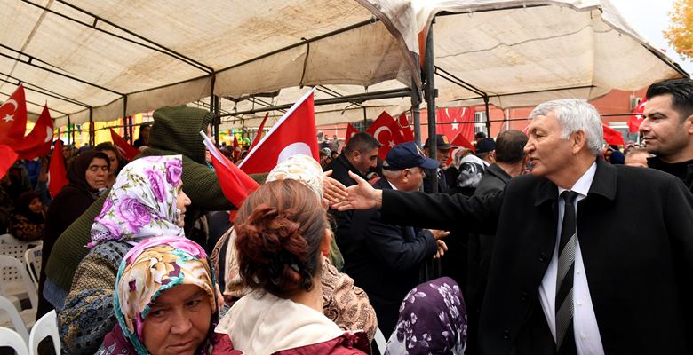 Isparta Belediyesi Köy Buluşmaları Gelendost’un Madenli Köyünde devam etti. Yüzlerce