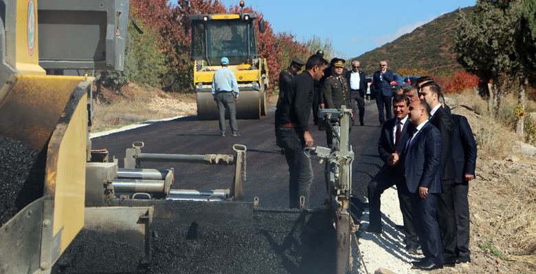 Isparta’nın köy grup yollarında Mayıs ayında başlayan sıcak asfalt çalışmalarına