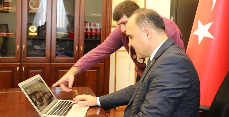 Isparta Valisi Şehmus Günaydın, Anadolu Ajansı (AA) tarafından düzenlenen “Yılın