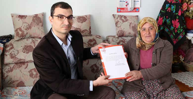 Anne Hatice Yılmaz, hayatı boyunca omuzlarında taşıdığı oğlu Hasan Yılmaz’ın