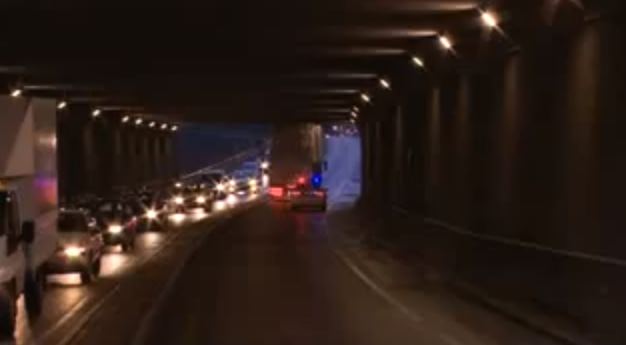 ISPARTA Özkanlar Kavşağı Alt geçidinde dün akşam saatlerinde sebze yüklü