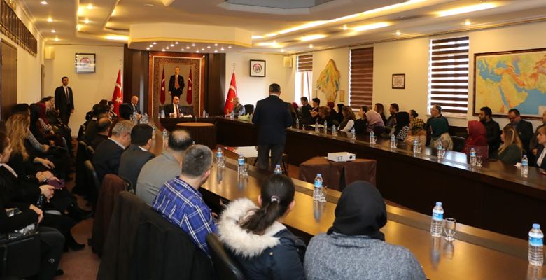 Eğitim öğretim faaliyetleriyle yakından ilgilenen Vali Şehmus Günaydın Okul Aile