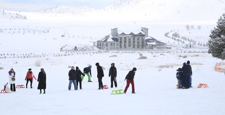 Toros Dağları’nın zirvesinde kurulu 2 bin 637 rakımlı Davraz Kültür