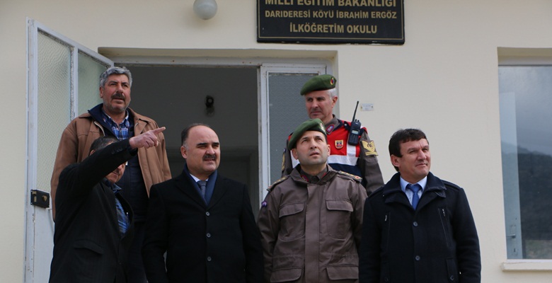 Vali Şehmus Günaydın Darıderesi ve Kadılar köyünü ziyaret etti. Vatandaşlarla