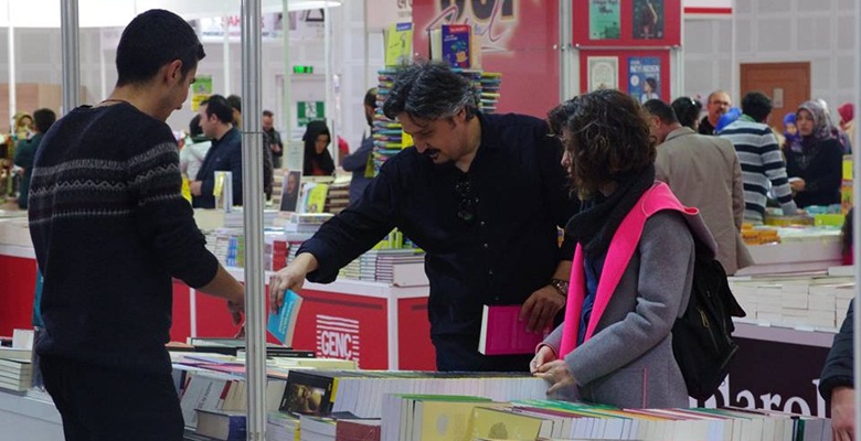 9 Mart Cuma günü ikincisi düzenlenen kitap fuarın gezdim. Şehrin