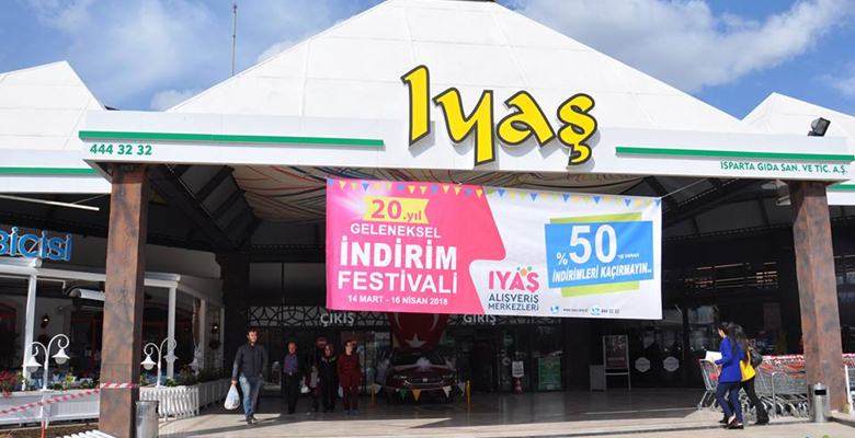 Iyaş alışveriş merkezlerinin her yıl geleneksel olarak düzenlediği indirim festivali