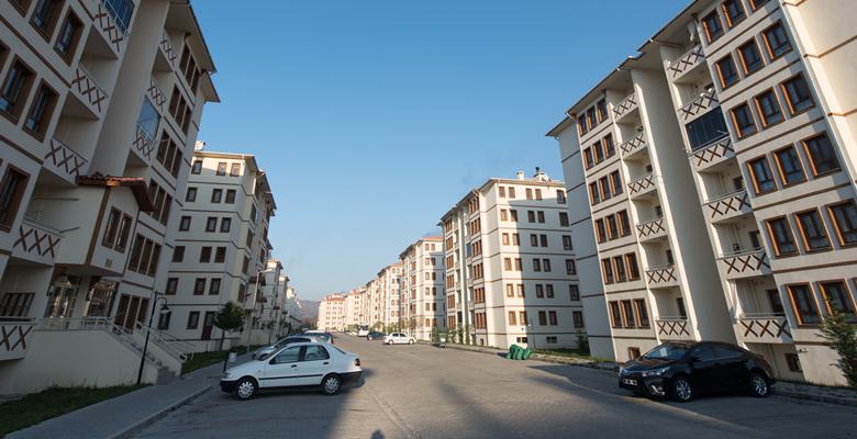 Isparta'nın Keçiborlu Belediyesi ilçede başlatılan kentsel dönüşümle hem eski binaların