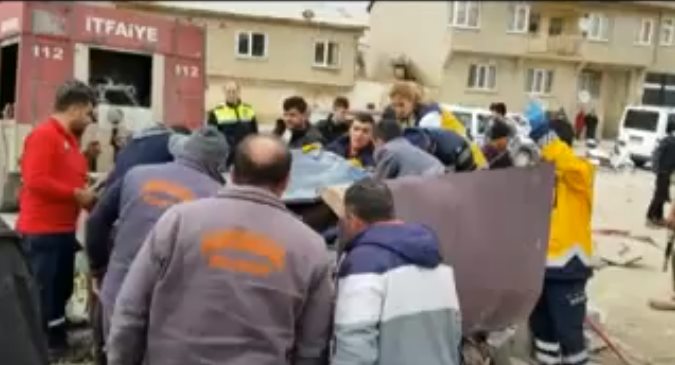 18 yaşındaki kadın sürücünün kullandığı otomobil, sürücünün direksiyon hakimiyetini kaybetmesi