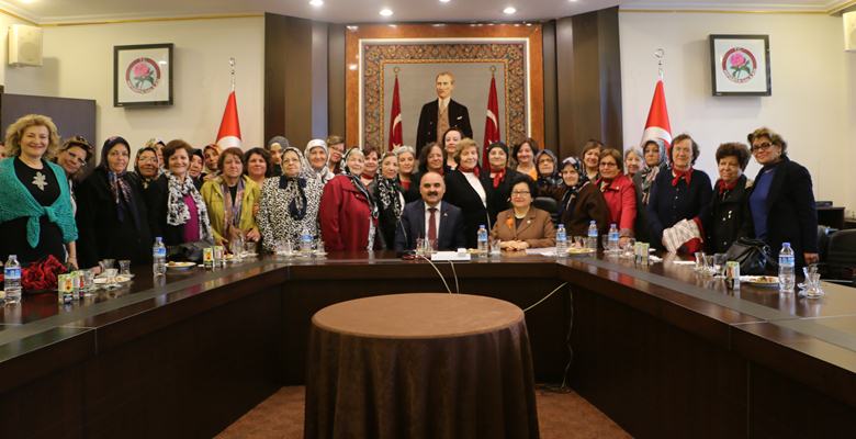 Vali Şehmus Günaydın Anneler günü dolayısıyla Türk Anneler Derneği Isparta