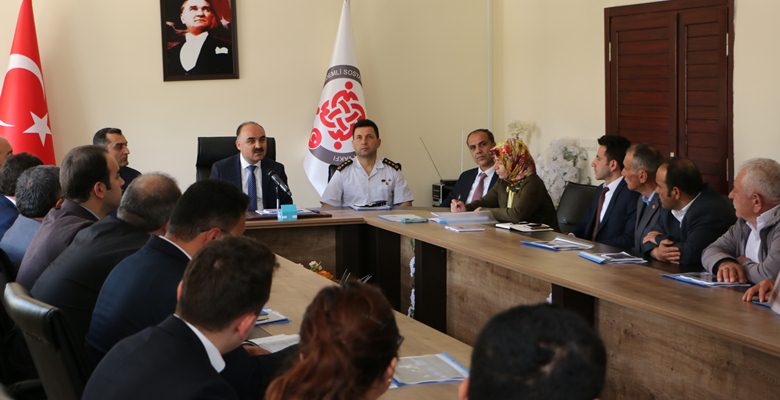 Düzenli olarak her ay bir ilçede gerçekleştirilen muhtarlar toplantısı Isparta’nın