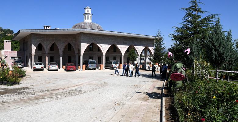 Gökçay Mesirelik alanında bulunan ve eski adıyla Kervansaray olarak bilinen