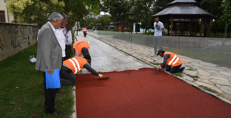 Isparta Belediyesi şehir genelinde bulunan park ve yürüyüş yollarına karo